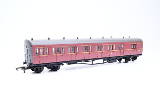 Hornby OO Gauge R4099B BR Suburban B Coach No.W6382W