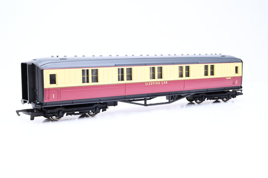 Hornby OO Gauge R4191 BR Sleeper Coach Crimson/Cream No.E1209E