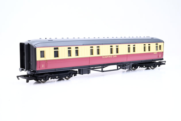 Hornby OO Gauge R4191 BR Sleeper Coach Crimson/Cream No.E1209E