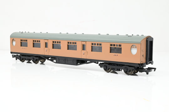 Bachmann OO Gauge 34-477 LNER War Brown Thompson Coach No.138 - Boxed