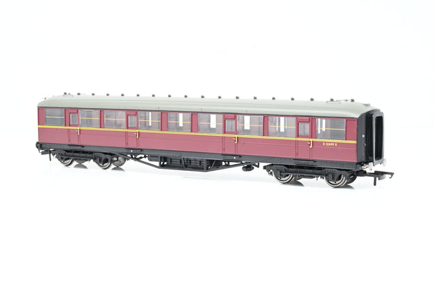 Hornby OO Gauge R4262B BR 61ft 6in Corridor 3rd Class Coach 'E12704E'