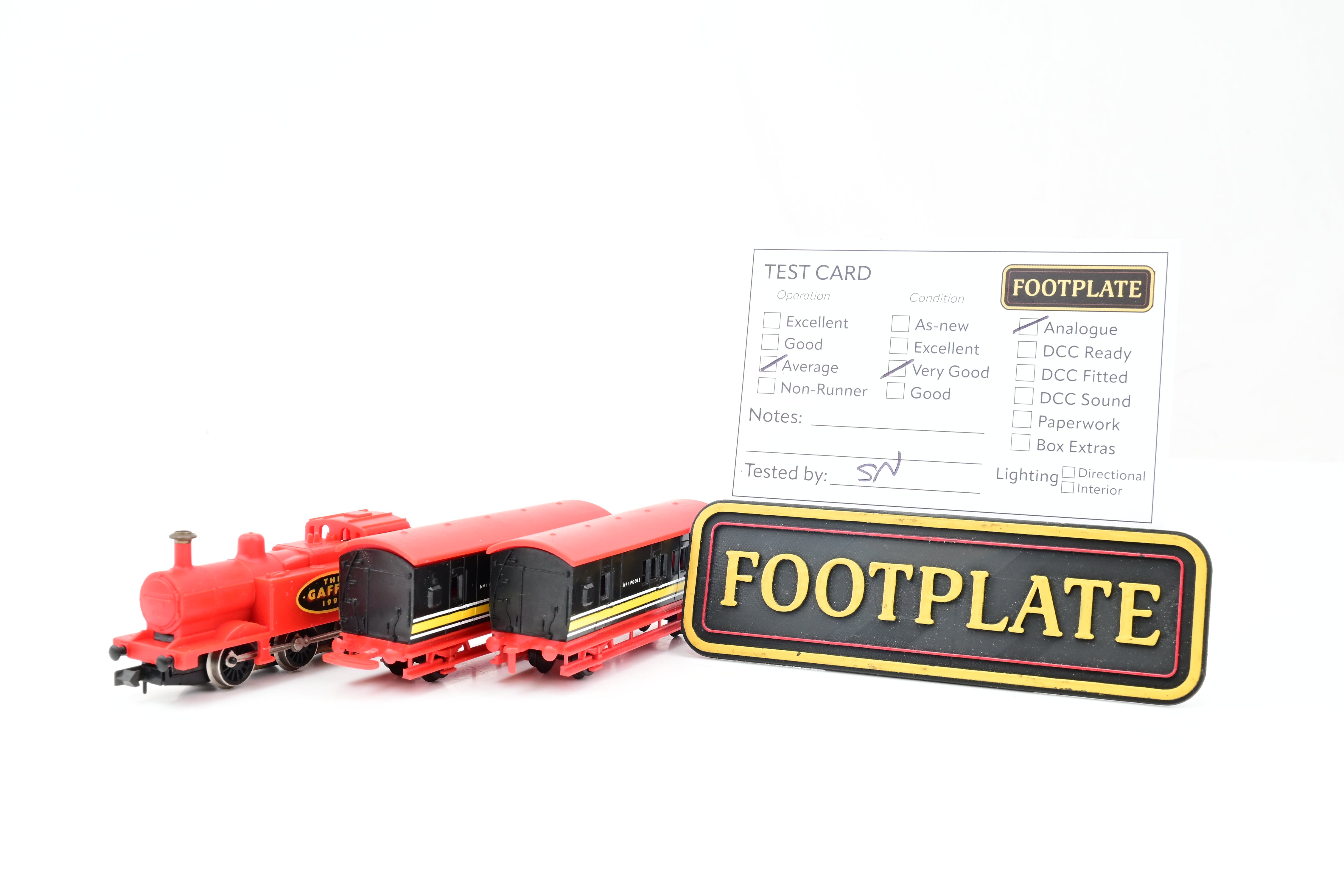 Graham Farish Nゲージ 2個セット 箱傷み有 Graham Farish N Gauge The Gaffer Locomotive & 2 Coaches - Unboxed