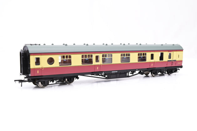 Bachmann OO Gauge 39-470 LMS 57ft Porthole Coach Corridor Brake First Crimson & Cream