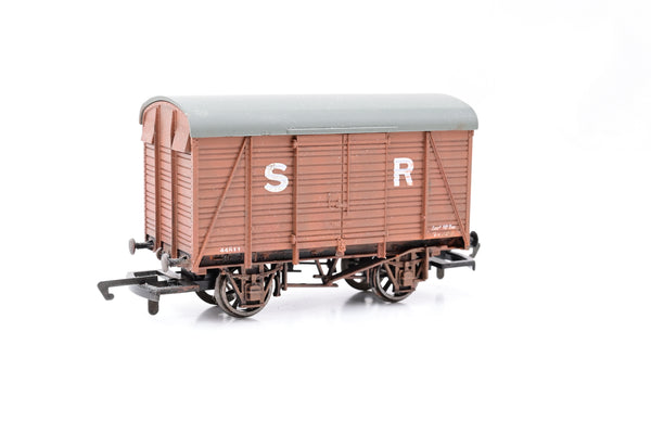 Hornby OO Gauge R6775 SR 12 Ton Vent Van No.44811 - Weathered, Boxed