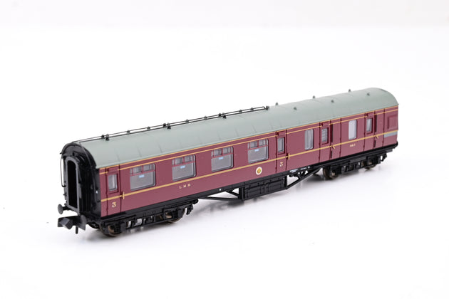 Graham Farish N Gauge 374-825B LMS Crimson Stanier Brake Third Coach No.5817 - Boxed