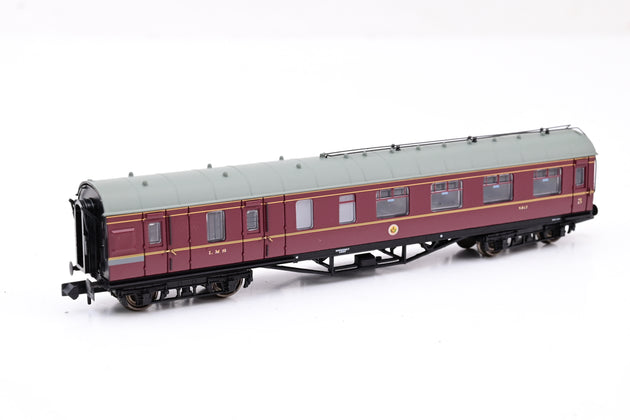Graham Farish N Gauge 374-825B LMS Crimson Stanier Brake Third Coach No.5817 - Boxed