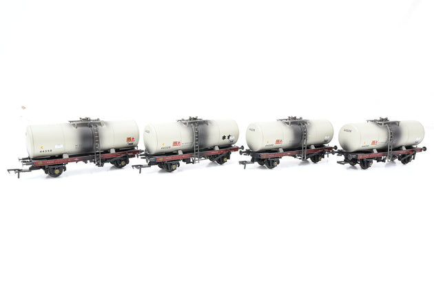 Heljan OO Gauge Rake of 4 Grey Tank Wagons - Unboxed