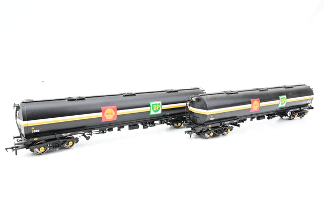 Bachmann OO Gauge Pair of BP/Shell TEA Tank Wagons - Unboxed