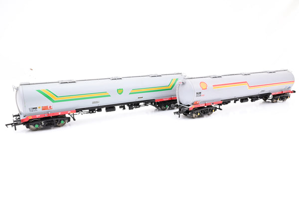 Bachmann OO Gauge Pair of BP/Shell TEA Tank Wagons - Unboxed