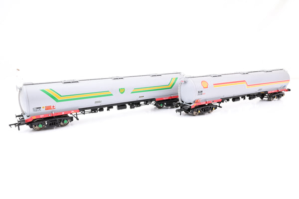 Bachmann OO Gauge Pair of BP/Shell TEA Tank Wagons - Unboxed