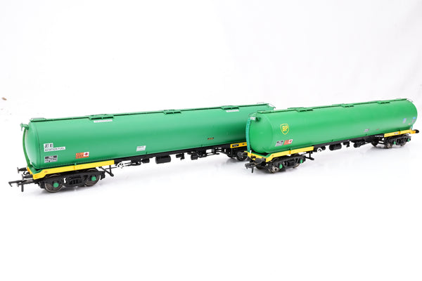 Bachmann OO Gauge Pair of BP Green TEA Tank Wagons - Unboxed