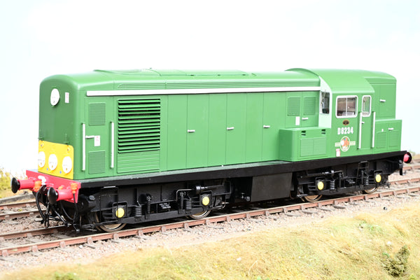 EFE Rail O Gauge E84705 Class 15 BR Green (Small Yellow Panel) Diesel Locomotive No.D8234 - Boxed