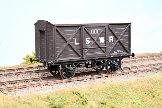 Kernow MRC 7mm O Gauge K7010A LSWR Diagram 1410 Covered Van LSWR Brown No.11111 - Boxed