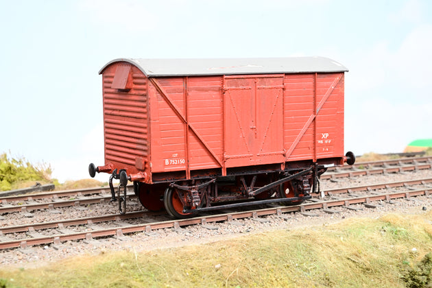 Kit Built 7mm O Gauge 12T Ventilated Van BR Bauxite No.B752150 - Unboxed