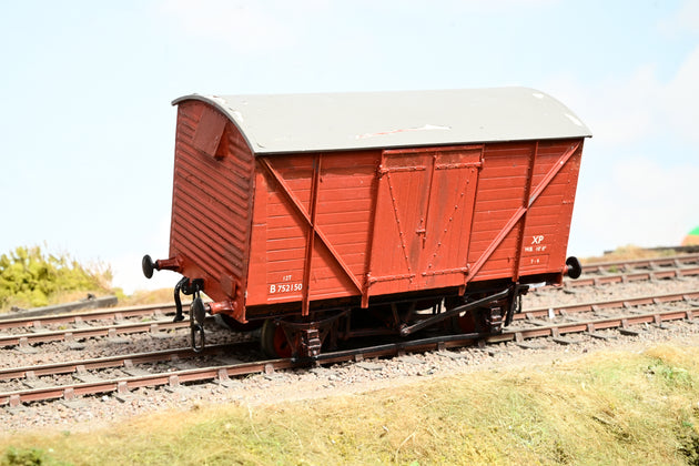 Kit Built 7mm O Gauge 12T Ventilated Van BR Bauxite No.B752150 - Unboxed