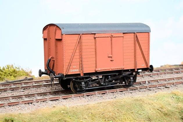 Kit Built 7mm O Gauge SR 13T Ventilated Van BR Bauxite No.S45914 - Unboxed