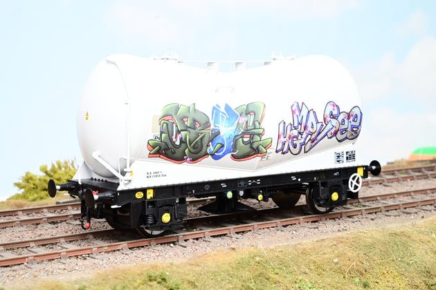 Heljan O Gauge 1067 PCA Cement Tank Grey No. 10749 - with Grafitti