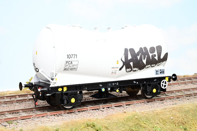 Heljan O Gauge 1064 PCA Cement Tank Grey No. 10771 - with Grafitti