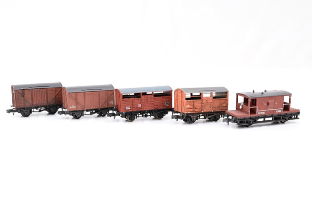 Peco N Gauge Rake of 2 Box Vans 2 Cattle Vans and 1 BR 20T Brake Van BR Bauxite - Unboxed