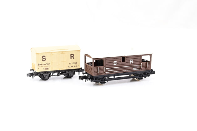 Graham Farish N Gauge 3003 SR Brake Van and 10T SR Banana Van - Boxed