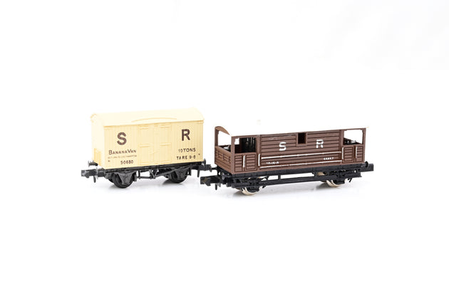 Graham Farish N Gauge 3003 SR Brake Van and 10T SR Banana Van - Boxed