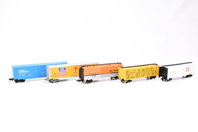 Bachmann N Gauge Rake of 5 USA Outline Box Cars - Unboxed