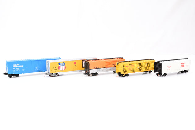 Bachmann N Gauge Rake of 5 USA Outline Box Cars - Unboxed