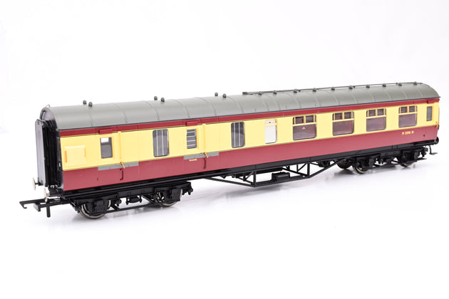 Hornby OO Gauge R4449A BR ex LMS Corridor Brake 3rd Class Coach No.M5598M - Boxed