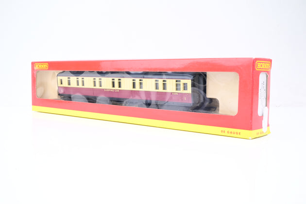 Hornby OO Gauge R4191 BR Gresley Crimson & Cream Sleeper Coach No.E1209E