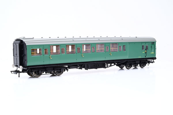 Hornby OO Gauge R4305A BR Maunsell 6 Compartment Brake No.2796 - Boxed