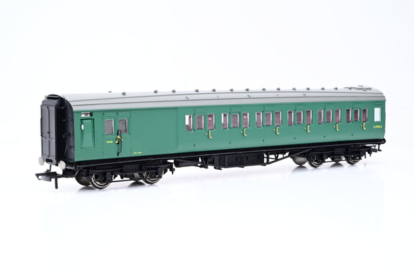 Hornby OO Gauge R4305A BR Maunsell 6 Compartment Brake No.2796 - Boxed