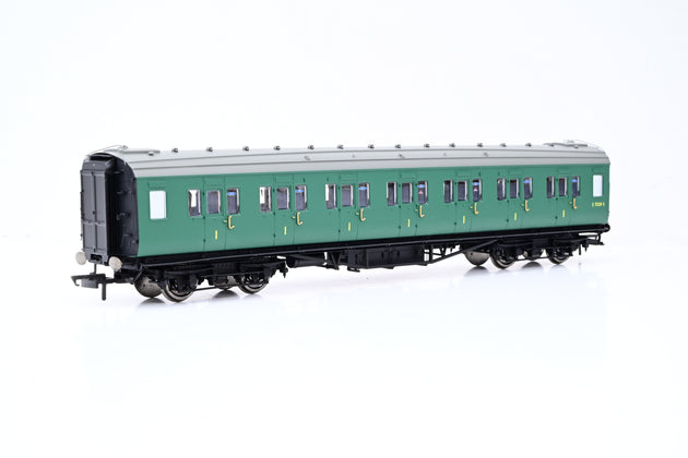 Hornby OO Gauge R4303A BR (Southern) Green Maunsell Corridor First Coach No.7228 - Boxed
