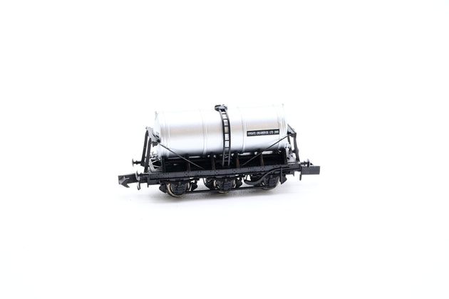Dapol N Gauge NB-050 Unigate Creameries 6 Wheel Milk Tank - Boxed
