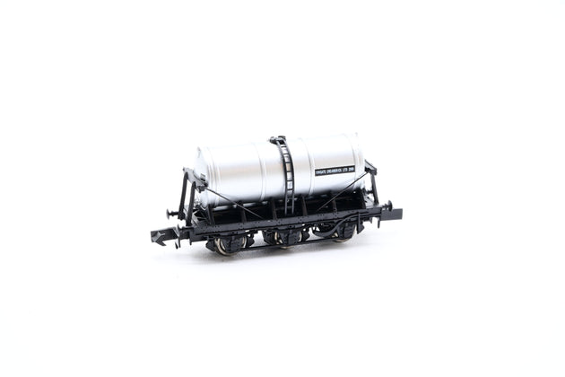 Dapol N Gauge NB-050 Unigate Creameries 6 Wheel Milk Tank - Boxed