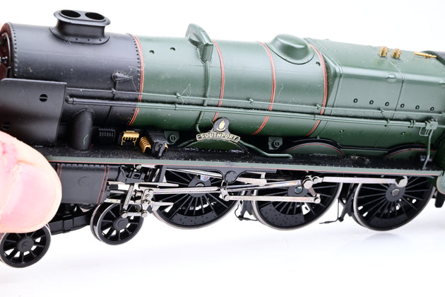 Hornby OO Gauge BR Green Late Crest Patriot Class No.45527 'Southport' - Renamed, Renumbered, Boxed