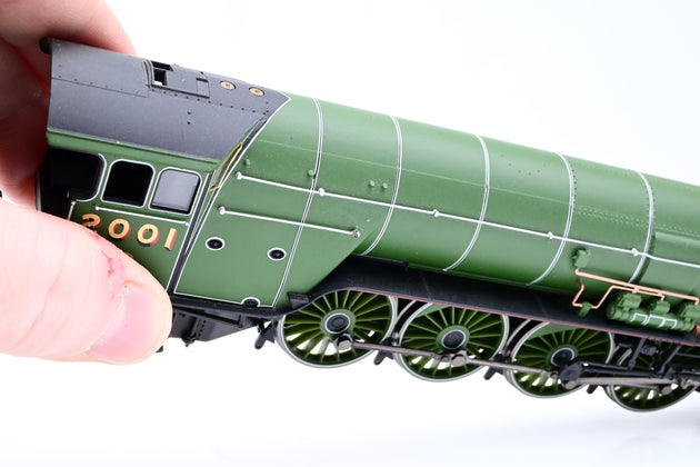 Hornby OO Gauge R3207 LNER 2-8-2 Class P2 No.2001 'Cock O' The North'