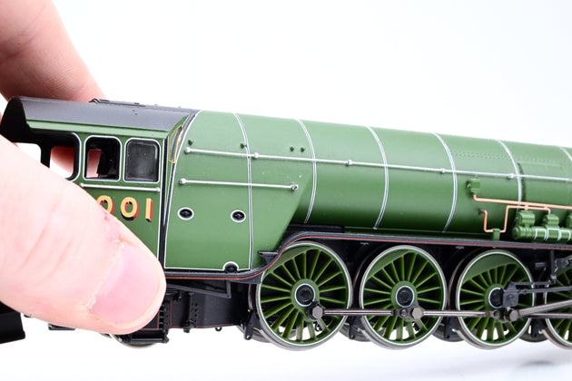 Hornby OO Gauge R3207 LNER 2-8-2 Class P2 No.2001 'Cock O' The North'