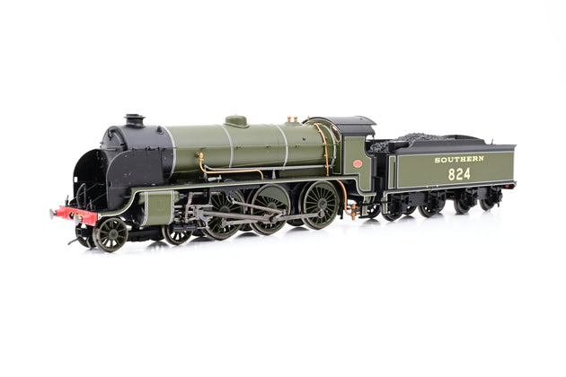 Hornby OO Gauge R3327 SR Olive Green 4-6-0 Class S15 No.824 - DCC Fitted, Boxed