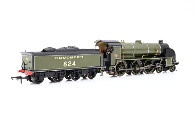 Hornby OO Gauge R3327 SR Olive Green 4-6-0 Class S15 No.824 - DCC Fitted, Boxed