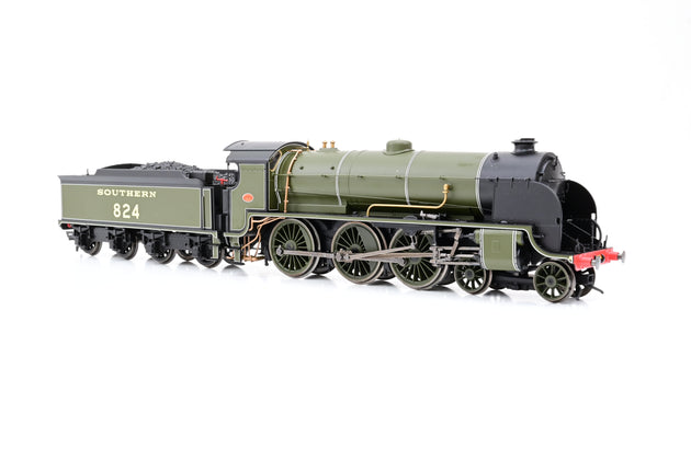 Hornby OO Gauge R3327 SR Olive Green 4-6-0 Class S15 No.824 - DCC Fitted, Boxed