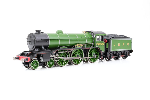 Hornby OO Gauge R2920 LNER Class B17 No.2800 'Sandringham - Boxed