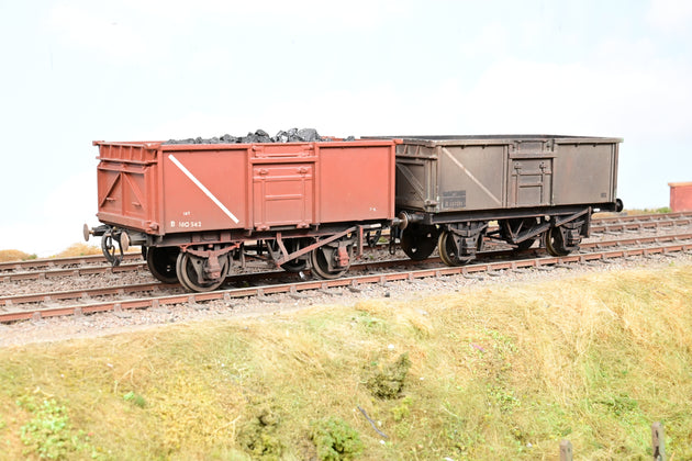 Kit Built O Gauge Pair of BR 16 Ton Mineral Wagons