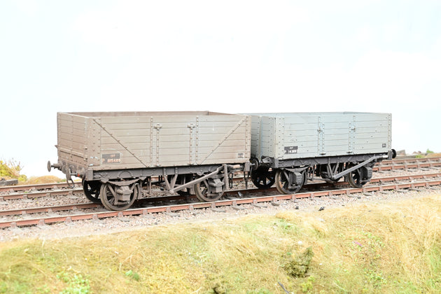 Kit Built O Gauge Pair of BR 13 Ton 7 Plank Open Wagons