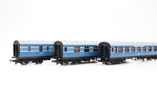 Hornby OO Gauge Rake of 3 LMS Coronation Scot Coaches