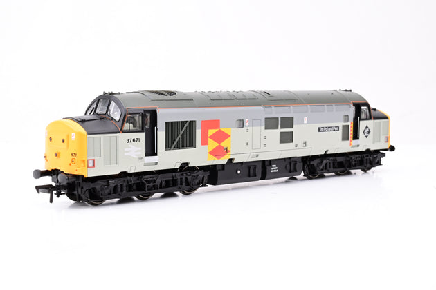 Bachmann OO Gauge 32-380 Class 37/5 Diesel Railfreight 'Tre Pol and Pen' No.37671 - Boxed