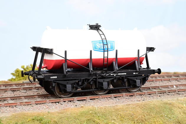 Dapol O Gauge 7F-031-005 6 Wheel Milk Tanker ST IVEL No.44009 - Boxed