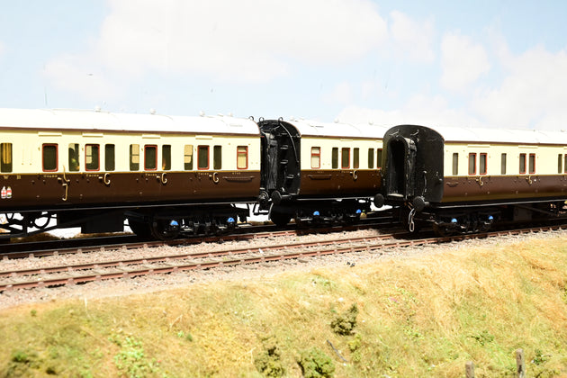 Kit Built O Gauge Rake of 3 GWR Chocolate & Cream Collett Corridor Coaches