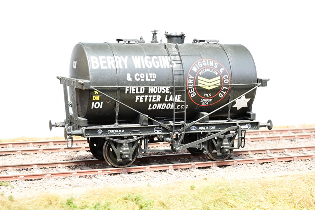 Dapol O Gauge 7F-059-005 14T Tank Wagon Class B Berry Wiggins Black No.101 - Boxed