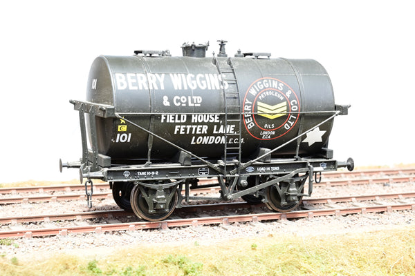 Dapol O Gauge 7F-059-005 14T Tank Wagon Class B Berry Wiggins Black No.101 - Boxed