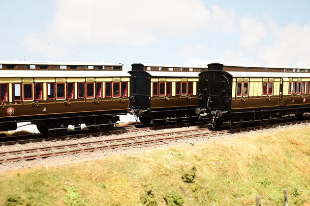 Kit Built O Gauge Rake of 3 GWR Chocolate & Cream Clerestory Coaches